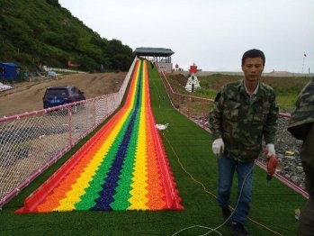 湄潭网红滑道项目